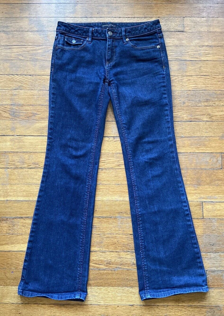 BANANA REPUBLIC Dark Wash Flared Jeans sz 4R (w30)